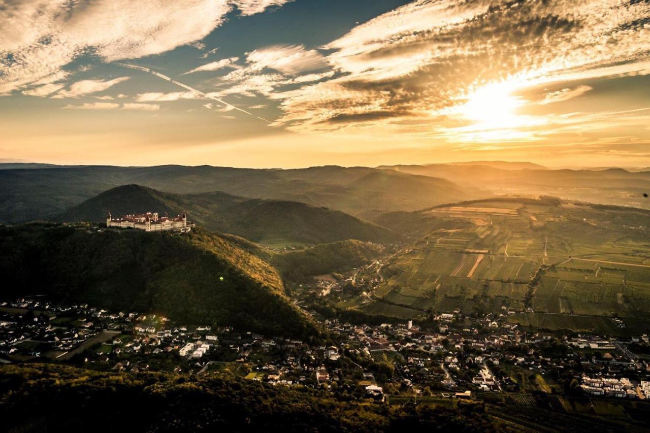 Gaestehaus Benediktinerstift Goettweig - Bed & Breakfast Monastery Bed & Breakfast Furth bei Gottweig Bagian luar foto