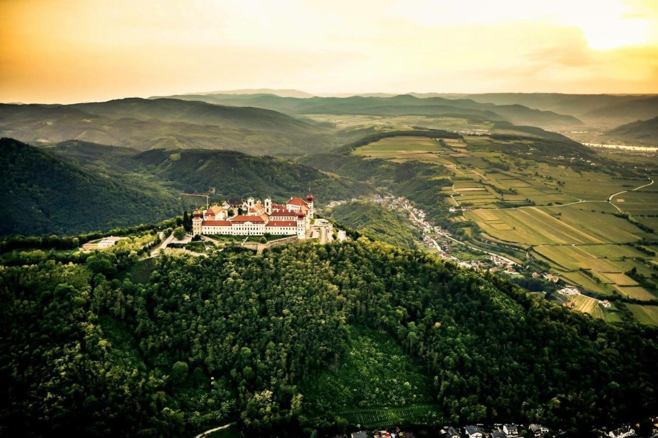 Gaestehaus Benediktinerstift Goettweig - Bed & Breakfast Monastery Bed & Breakfast Furth bei Gottweig Bagian luar foto