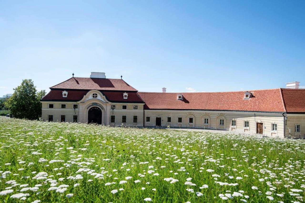 Gaestehaus Benediktinerstift Goettweig - Bed & Breakfast Monastery Bed & Breakfast Furth bei Gottweig Bagian luar foto