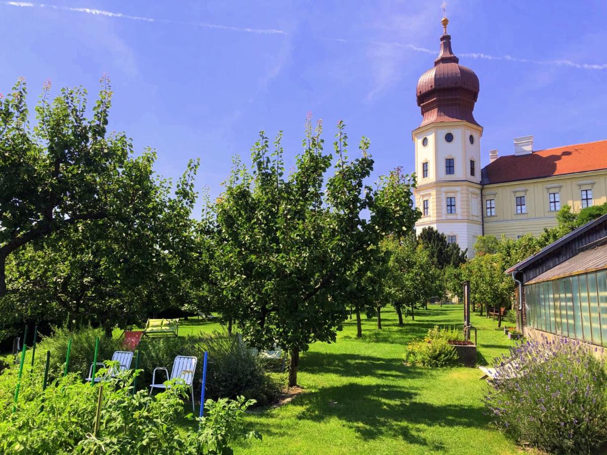 Gaestehaus Benediktinerstift Goettweig - Bed & Breakfast Monastery Bed & Breakfast Furth bei Gottweig Bagian luar foto