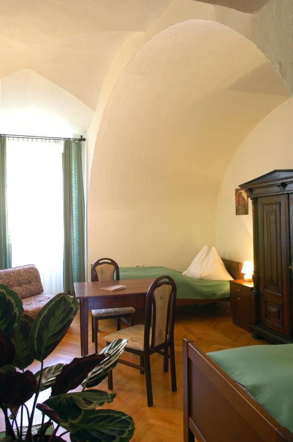 Gaestehaus Benediktinerstift Goettweig - Bed & Breakfast Monastery Bed & Breakfast Furth bei Gottweig Bagian luar foto