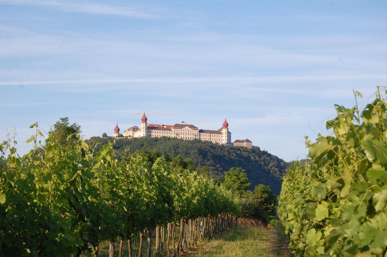 Gaestehaus Benediktinerstift Goettweig - Bed & Breakfast Monastery Bed & Breakfast Furth bei Gottweig Bagian luar foto