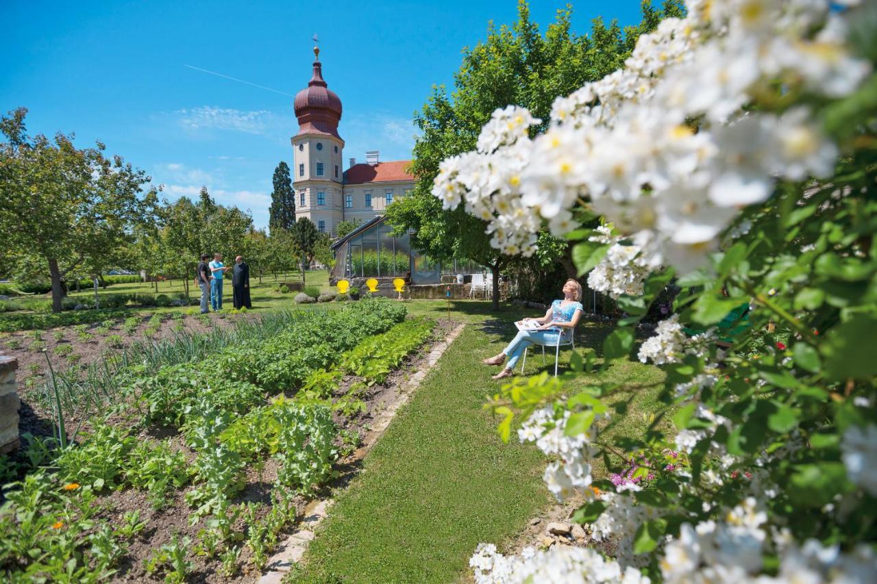 Gaestehaus Benediktinerstift Goettweig - Bed & Breakfast Monastery Bed & Breakfast Furth bei Gottweig Bagian luar foto